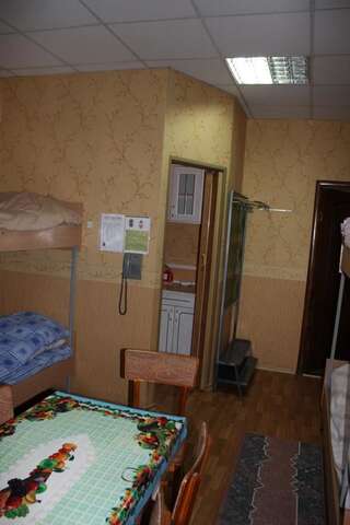 Хостелы motel Pid Strihoyu Кременчуг Кровать в общем 8-местном номере для мужчин и женщин-5